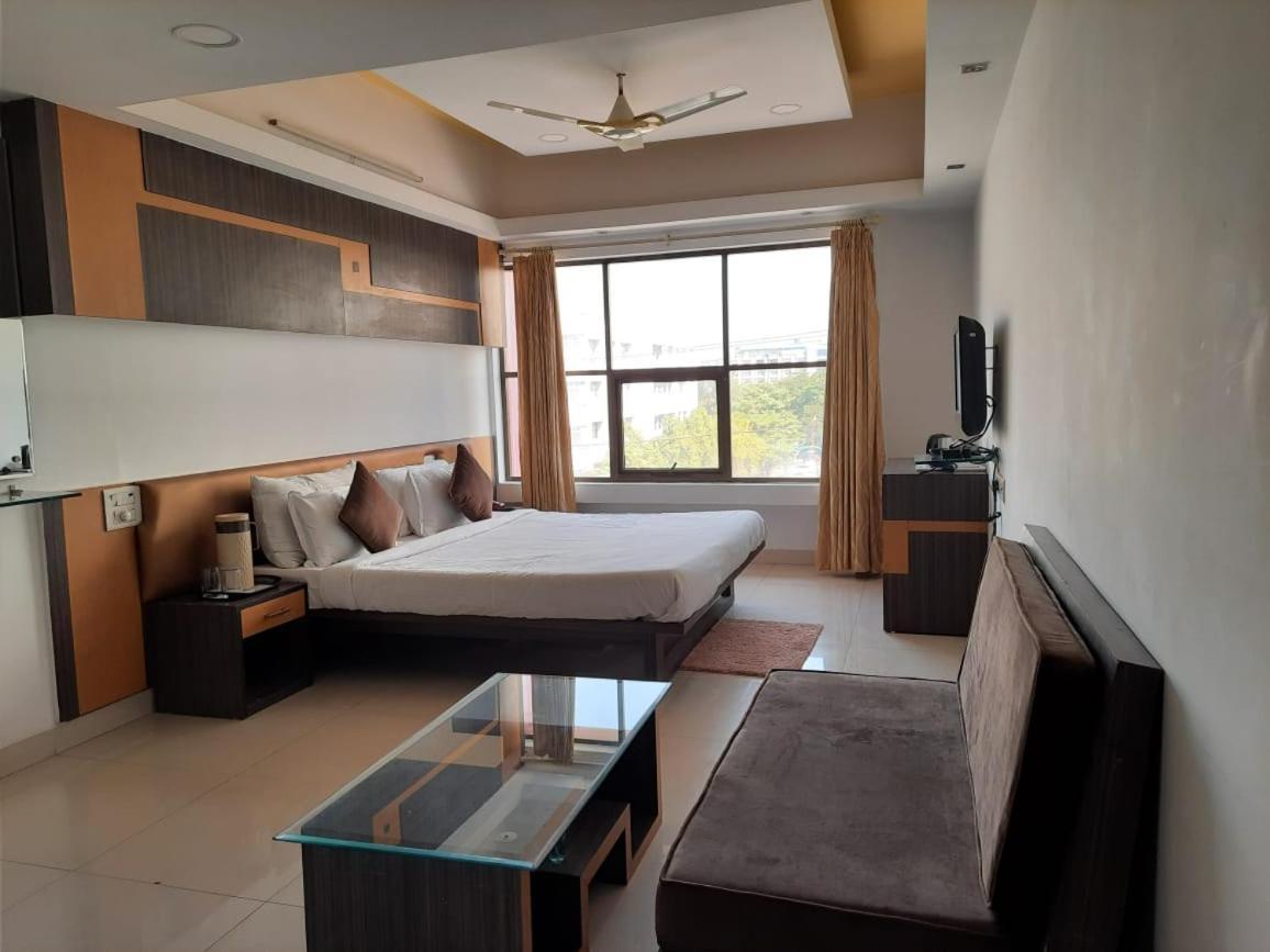 Hotel Grand Suites Индор Екстериор снимка