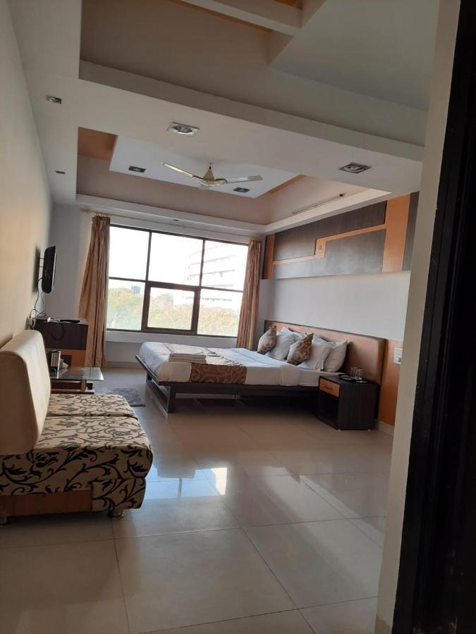 Hotel Grand Suites Индор Екстериор снимка