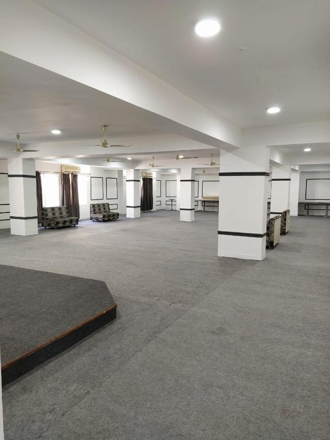 Hotel Grand Suites Индор Екстериор снимка